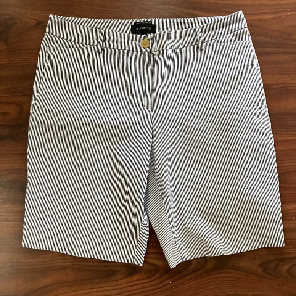 Talbots Perfect Shorts Bermuda Size 8 Blue White Stripe Seersucker 100% Cotton